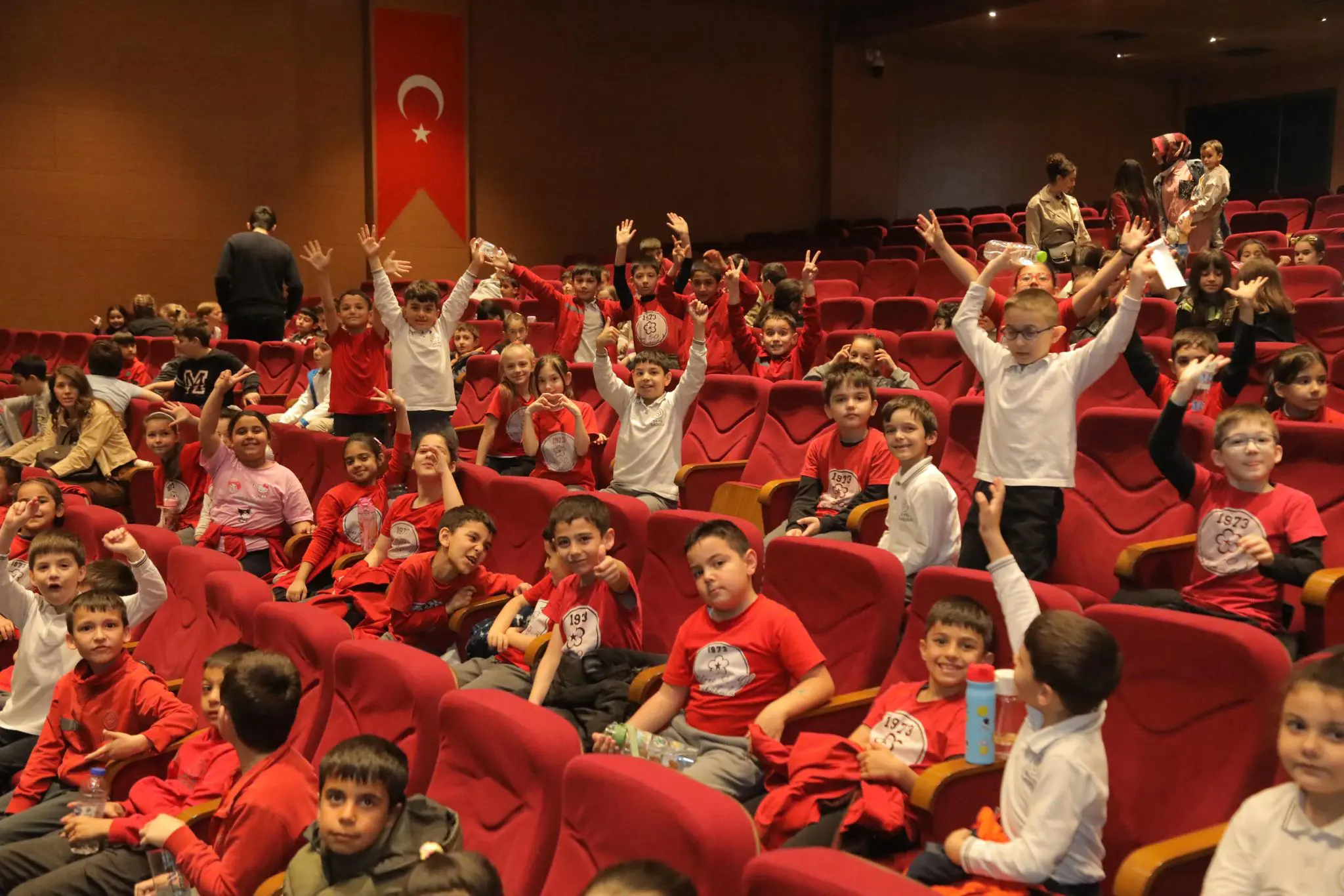 EDİRNE BELEDİYESİ 23 NİSAN ŞENLİĞİ RENKLİ GÖRÜNTÜLERE SAHNE OLDU galeri görseli